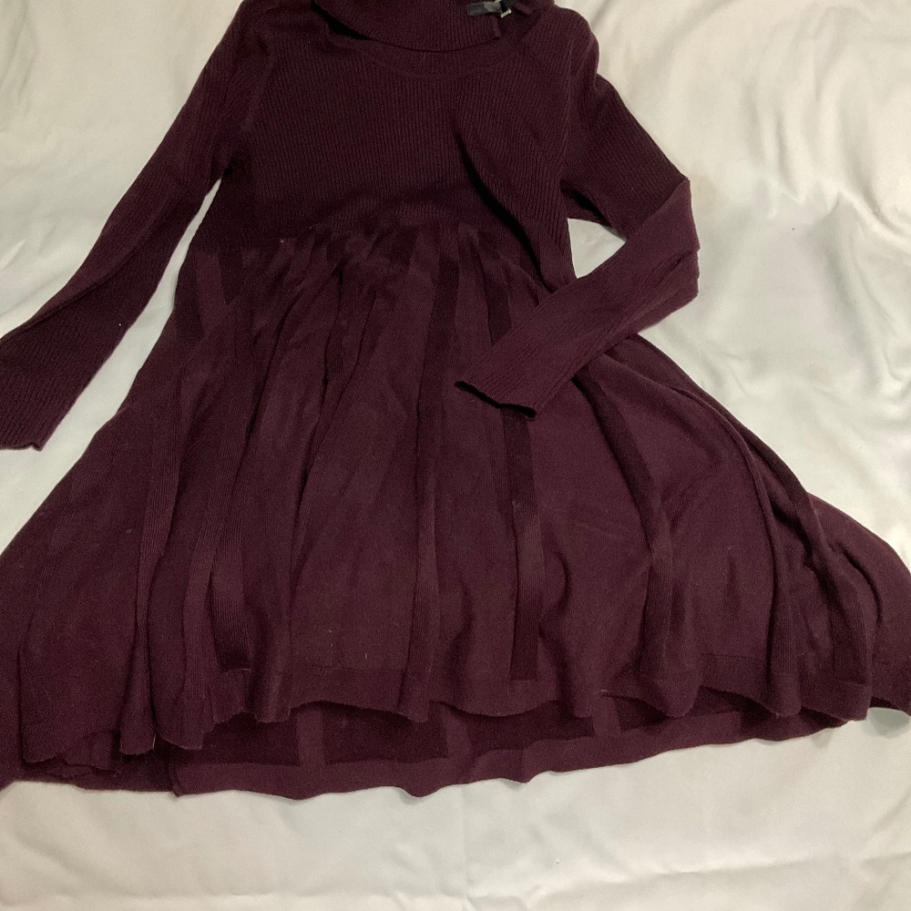 Long sleeve knit dress burgundy size large. W232